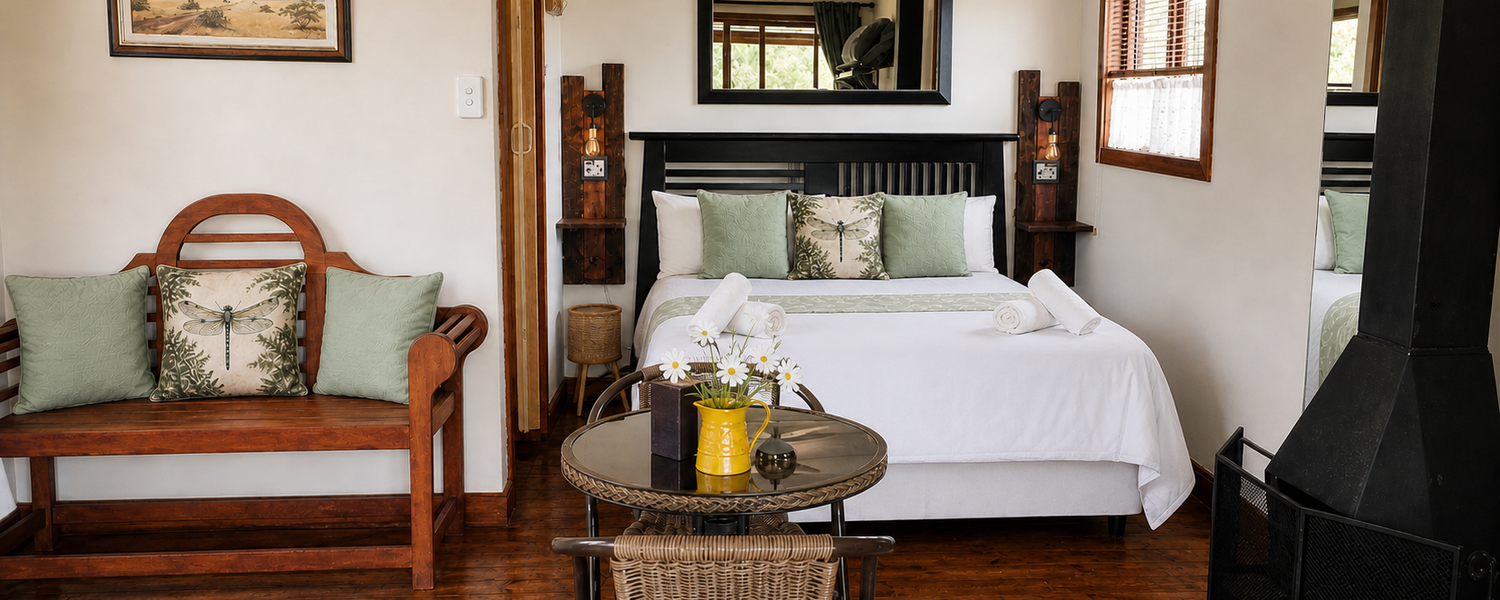 Dragonfly Cabin -Sleeps 2 - Pet friendly fenced
