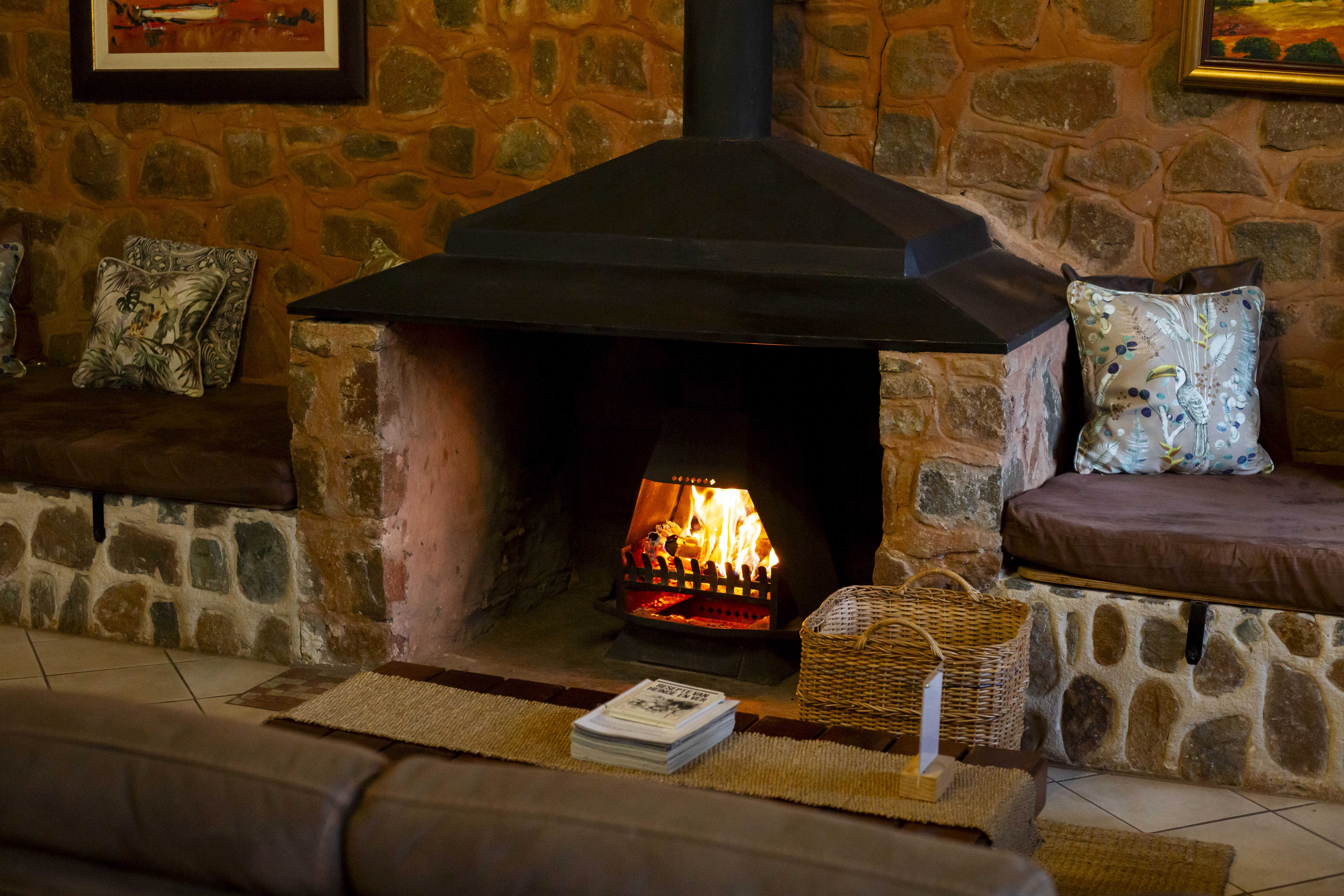 Rainbow Cottage - Sleeps 10 - Pet Friendly