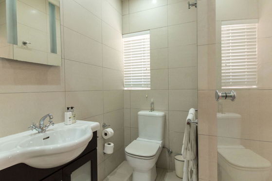 Acorn Suite bathroom