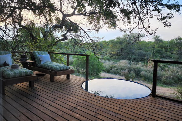 RIVERBED HONEYMOON SUITE