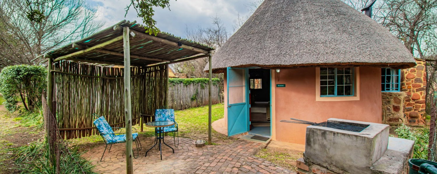 fenced-pet-friendly-accommodation-magaliesburg-gauteng rondavel