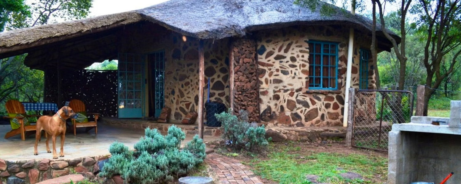  Fenced pet-friendly cottage in Magaliesburg Gauteng with private garden and off lead hiking trails