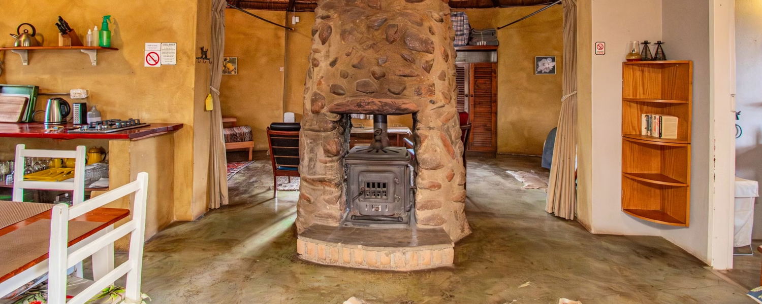 Fenced pet-friendly cottage in Magaliesburg Gauteng with private garden and off lead hiking trails