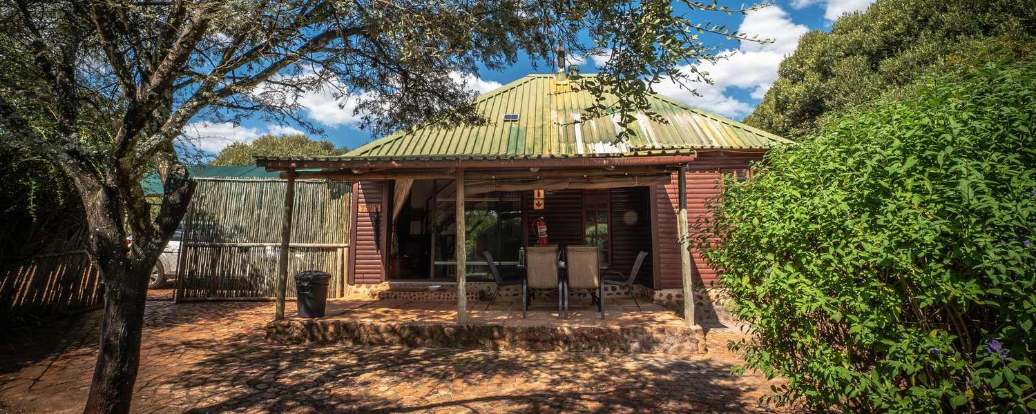 Fenced pet-friendly cottage in Magaliesburg Gauteng with private garden and off lead hiking trails.