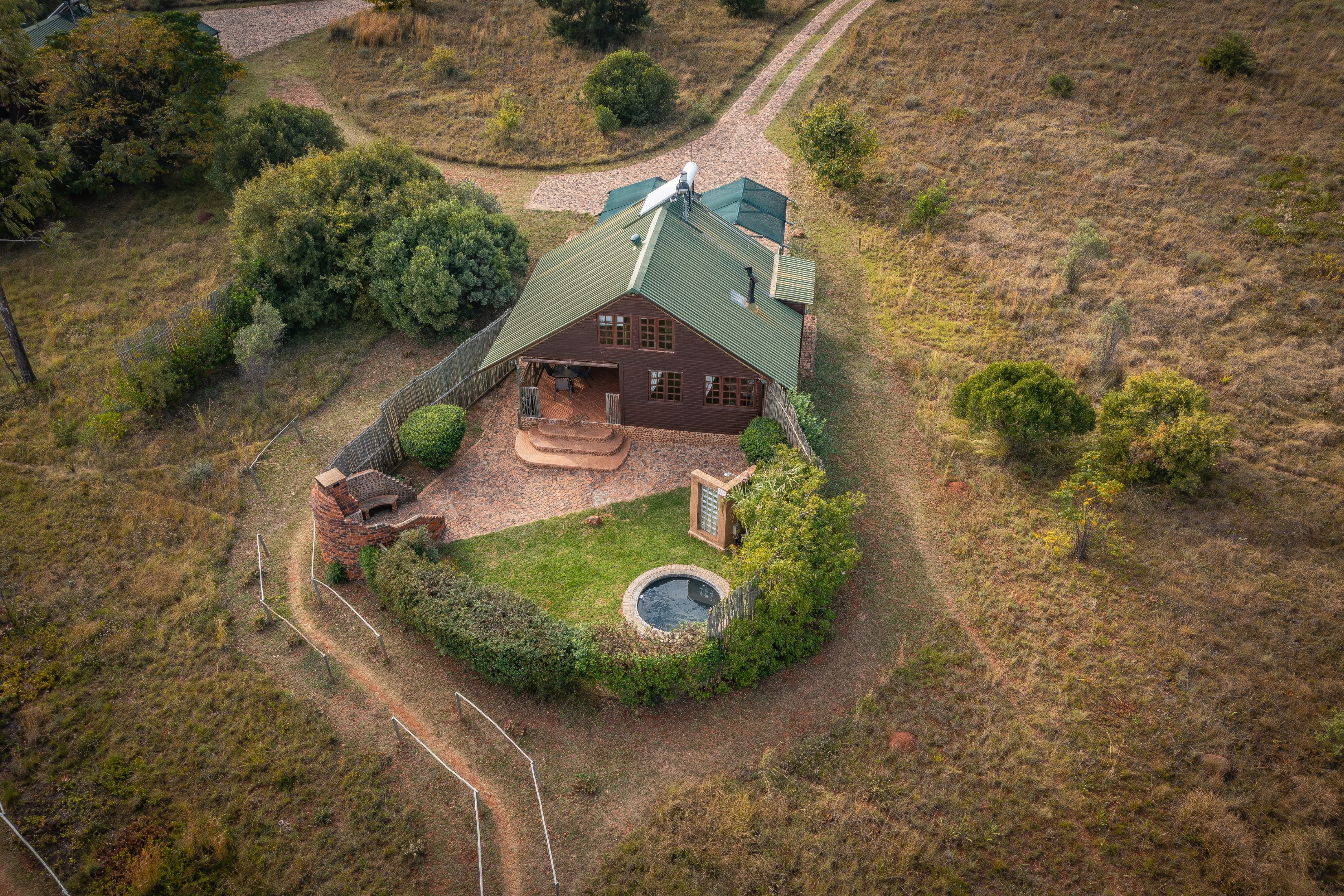 Fenced pet-friendly cottage in Magaliesburg Gauteng with private garden, dog-friendly space and farm setting ideal for multiple dogs and relaxed countryside stays