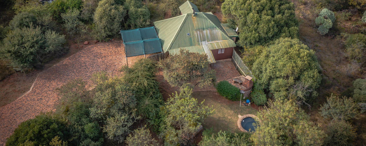 Fenced pet-friendly cottage in Magaliesburg Gauteng with private garden and off lead hiking trails.
