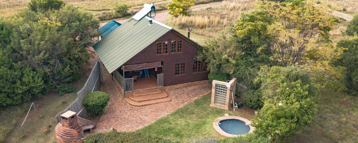 Fenced pet-friendly cottage in Magaliesburg Gauteng with private garden and off lead walking trails