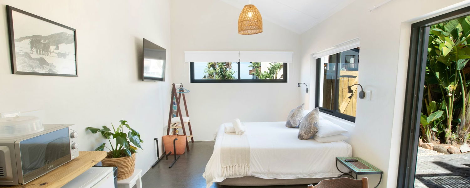 Fenced Beachfront Pet-Friendly Studio Accommodation in Jeffreys Bay_Eastern Cape
