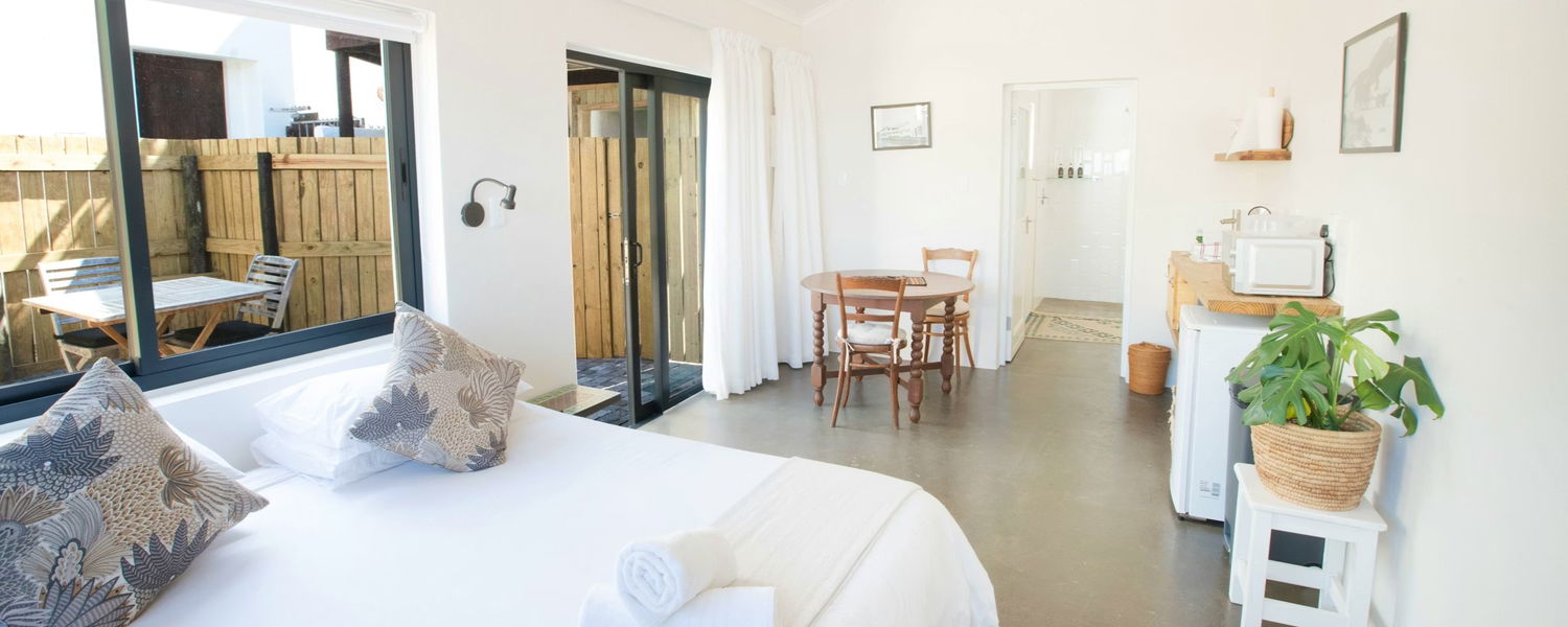 Fenced Beachfront Pet-Friendly Studio Accommodation in Jeffreys Bay_Eastern Cape