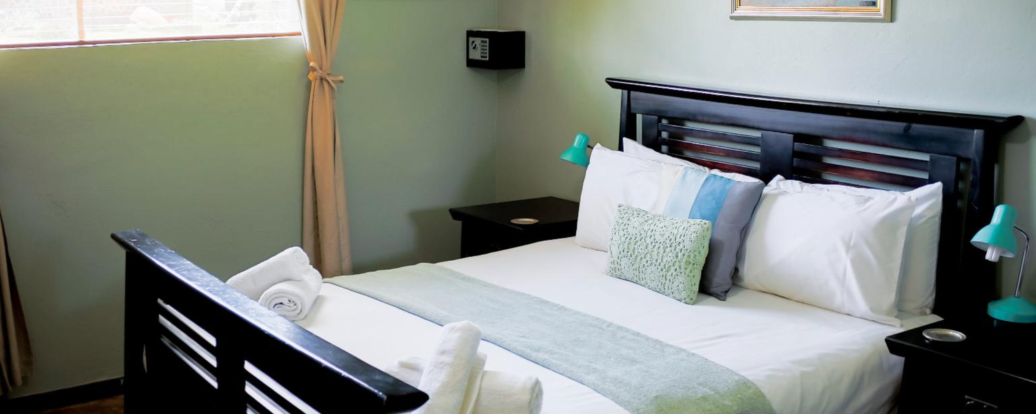 fenced pet friendly self catering accommodation Dullstroom Mpumalanga 