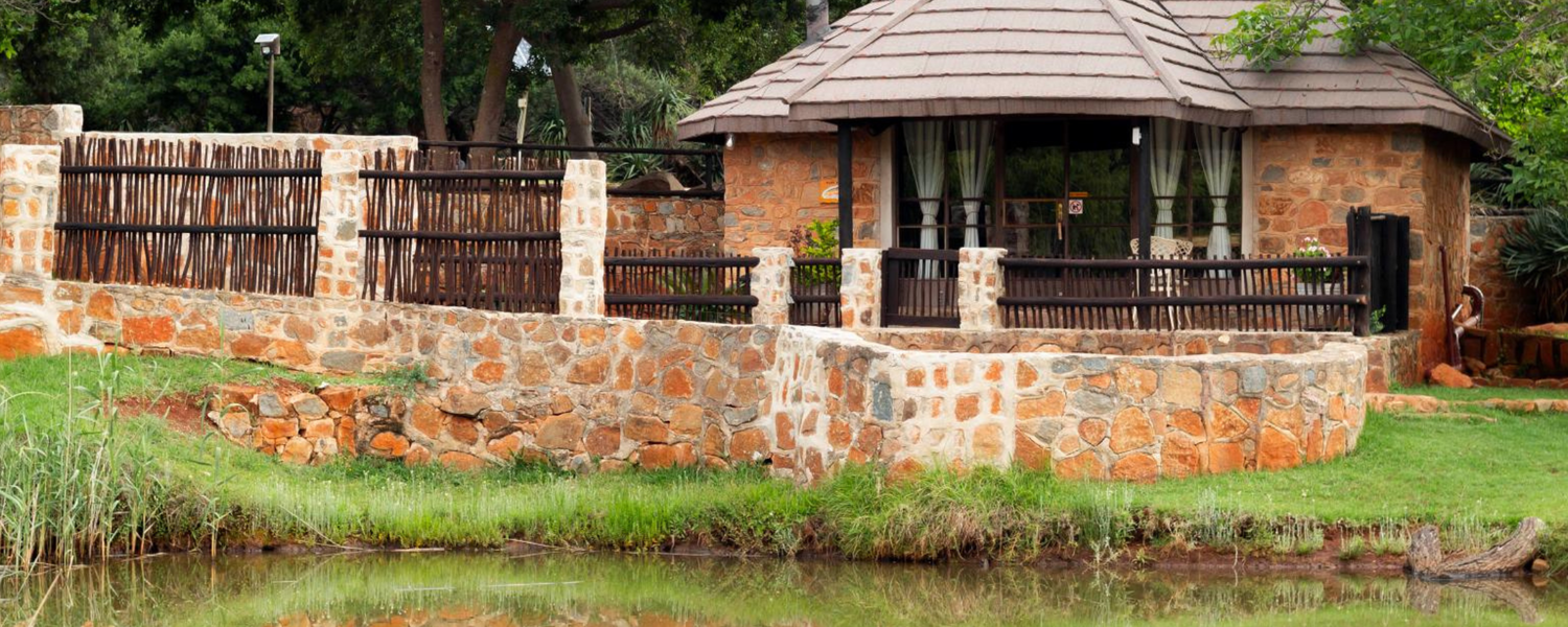 Fenced pet friendly romantic accommodation Dullstroom Mpumalanga 
