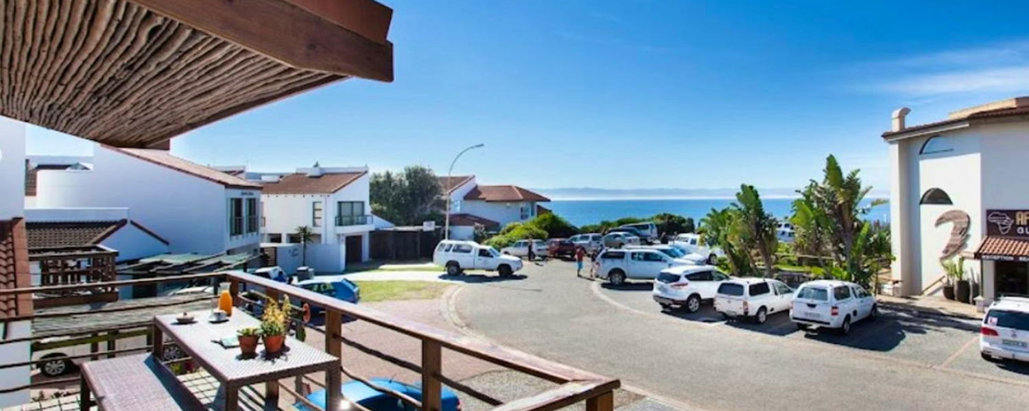 Fully Fenced Pet-Friendly Beach House Accommodation in Jeffreys Bay Eastern Cape