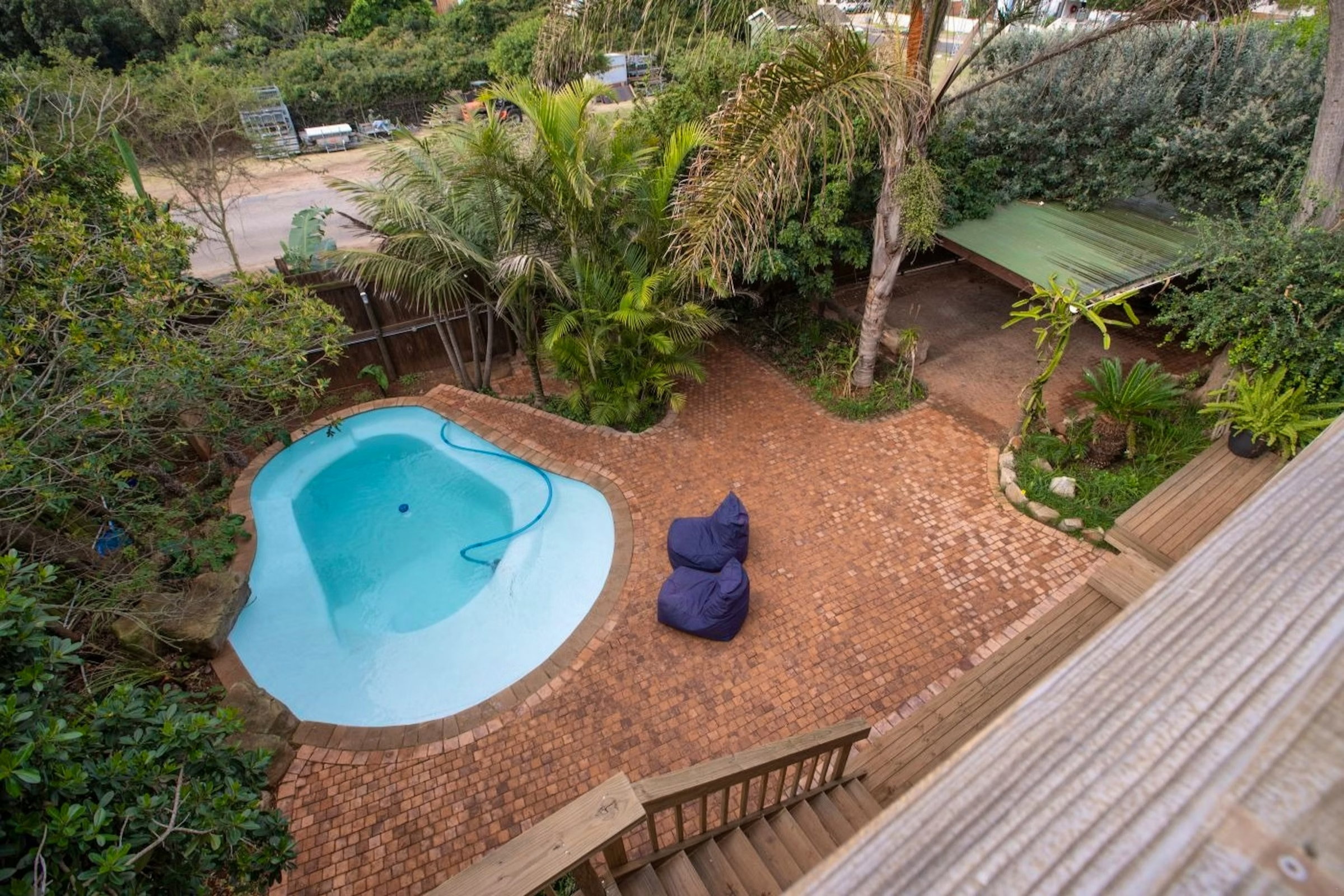 fenced pet-friendly accommodation in Jeffreys Bay Eastern Cape