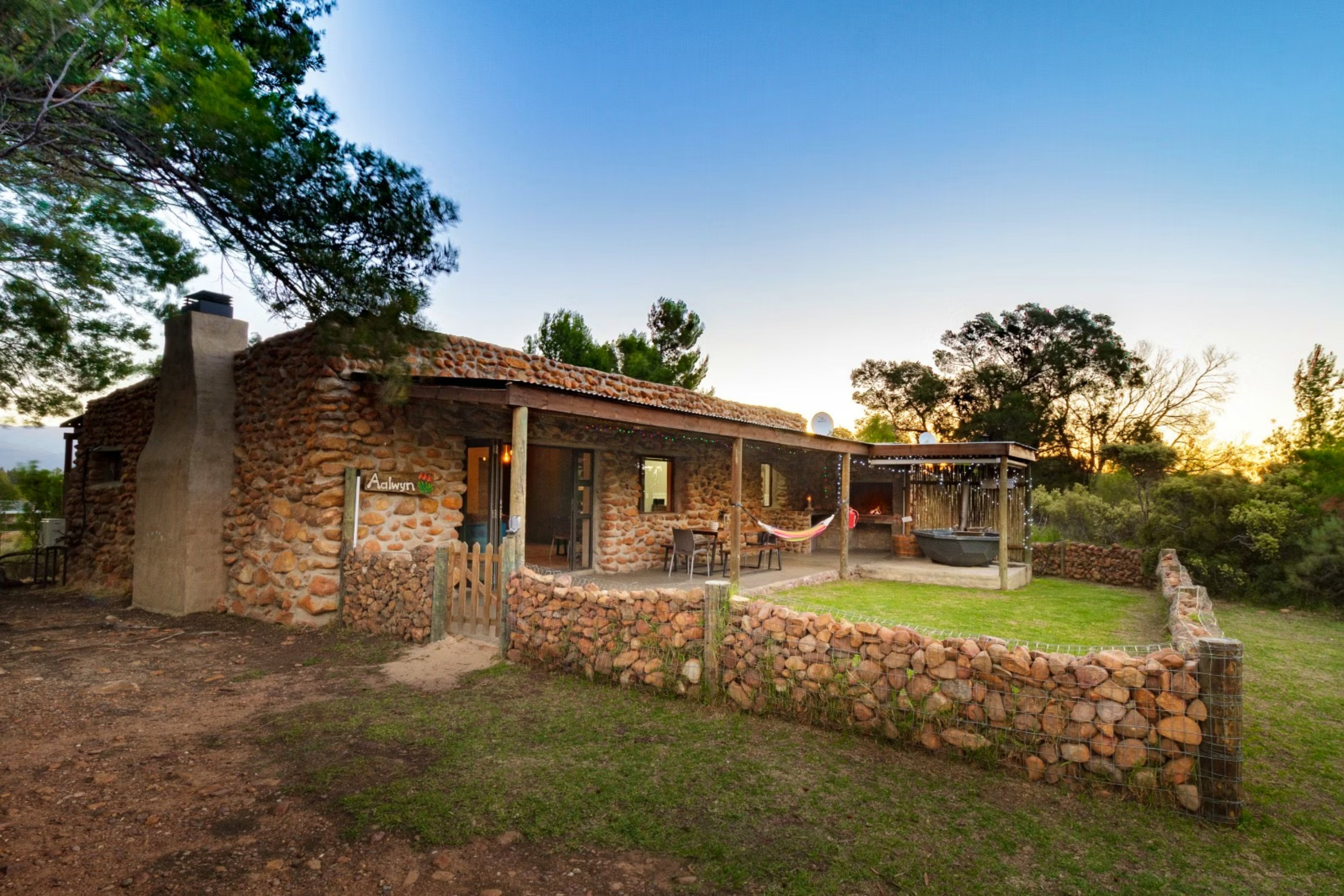 pet-friendly accommodation wolseley tulbagh western cape fenced self catering cottage