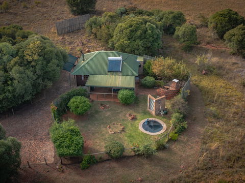 CABBAGE TREE COTTAGE