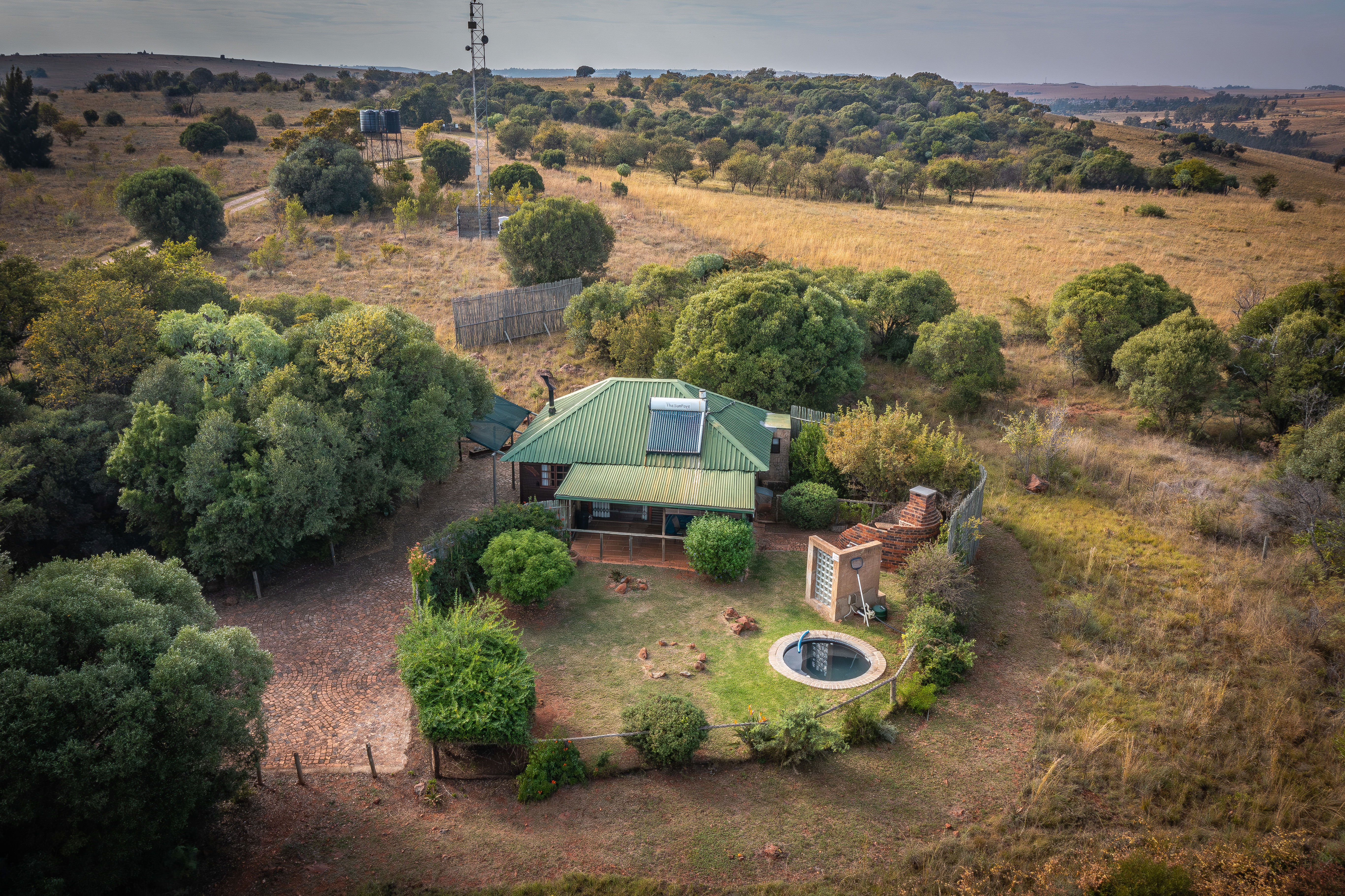 Fenced Pet-Friendly Getaway close to Johannesburg in a Self-Catering Cottage in Magaliesburg 