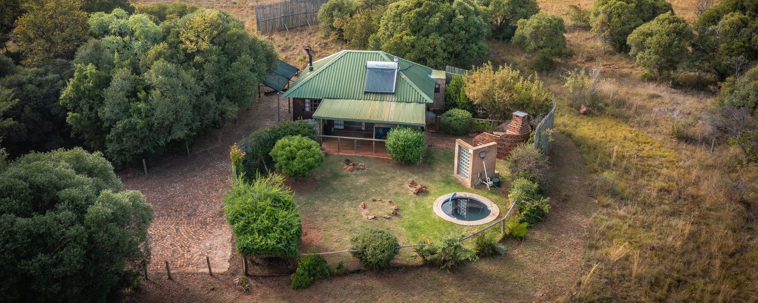 Fenced Pet-Friendly Getaway close to Johannesburg in a Self-Catering Cottage in Magaliesburg 