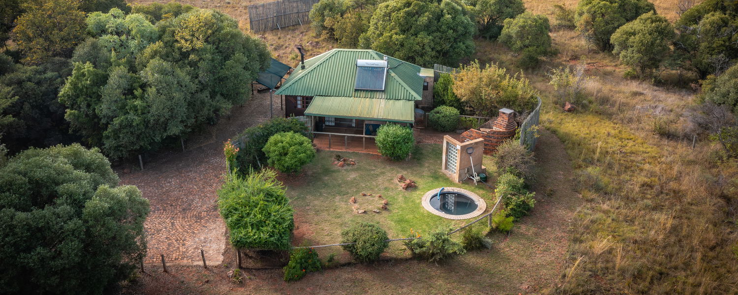 Fenced Pet-Friendly Getaway close to Johannesburg in a Self-Catering Cottage in Magaliesburg