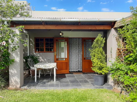 ABIGAIL’S GARDEN COTTAGE