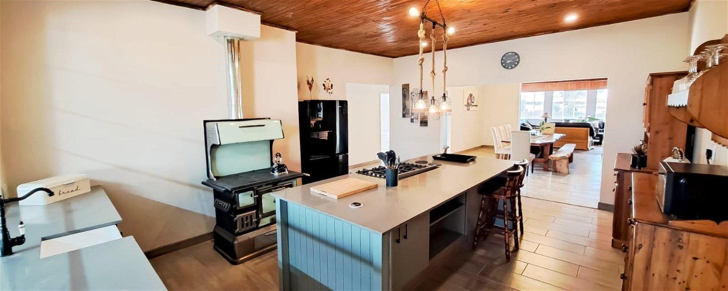 Pet Friendly accommodation in Dullstroom for a family and large breeds with enclosed fenced garden