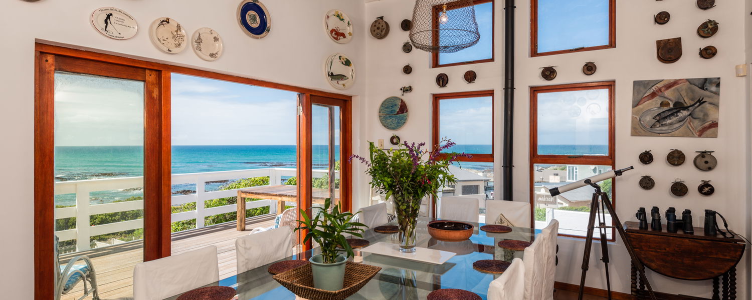 pet friendly accommodation near cape town﻿ in the Western Cape: Franskraal Beach house with Seaview 