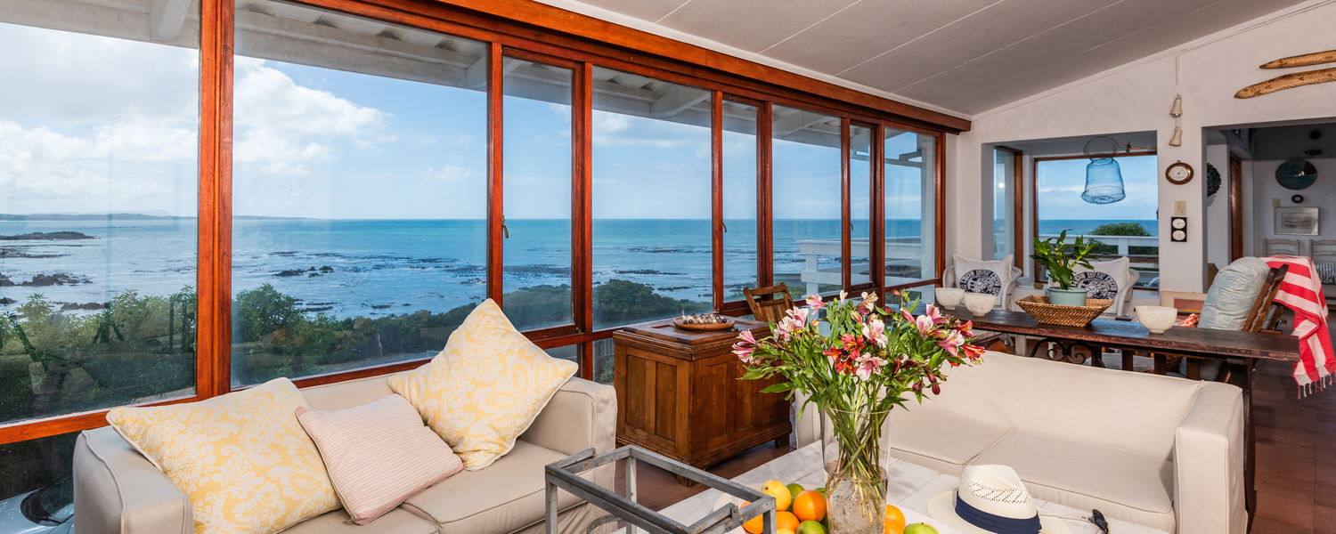 pet friendly accommodation near cape town﻿ in the Western Cape: Franskraal Beach house with Seaview 