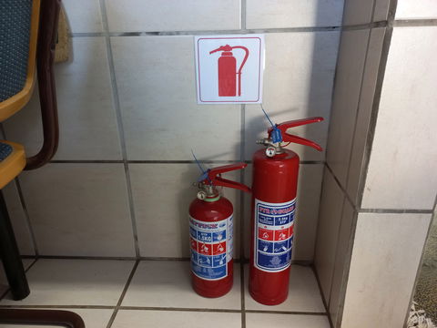 Fire extinguishes