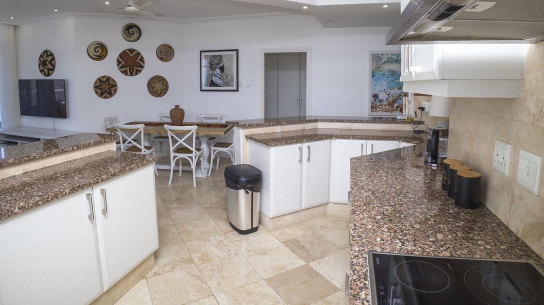 Kitchen & Dining Area