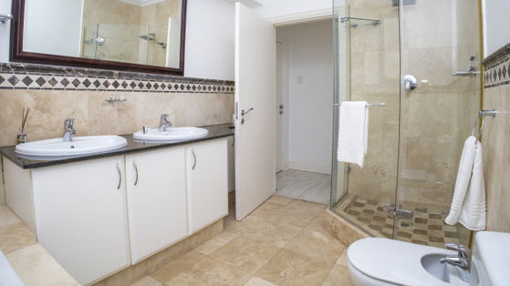 Main En Suite