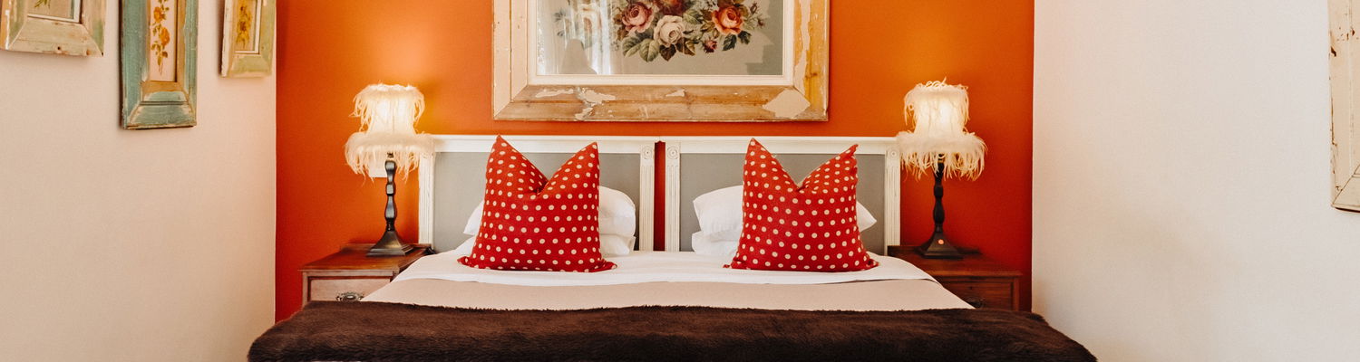 King room (spatious room with fridge and aircon with en-suite bathroom)