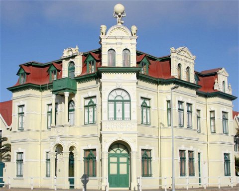 Velrybí zátoka a pobřeží města Swakopmund