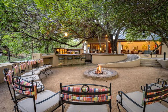 Campfire setting Shimungwe Lodge Thornybush Game Reserve