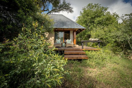 Private viewing decks. Shimungwe. Thornybush Game Reserve