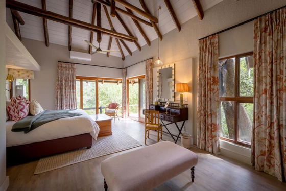 Guest suites for a luxury safari. Shimungwe. Thornybush Game Reserve Guest suites for a luxury safari. Shimungwe. Thornybush Game Reserve