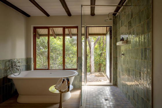 Luxury safari lodge bath and shower. Shimungwe. Greater Kruger. Luxury safari lodge bath and shower. Shimungwe. Greater Kruger.
