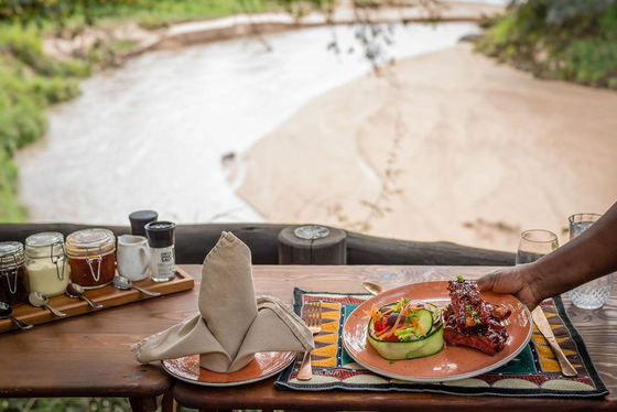 Fine dining with a view! Luxury safari lodge, Shimungwe. Greater Kruger Fine dining with a view! Luxury safari lodge, Shimungwe. Greater Kruger