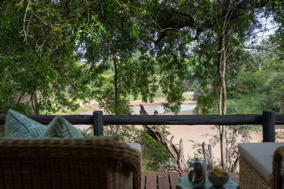 Private decks overlooking a riverbed. Luxury safari lodge in Greater Kruger