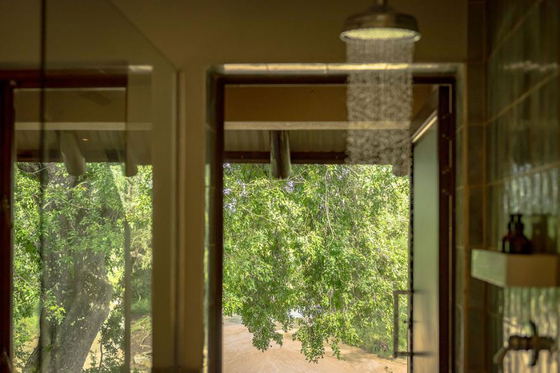 Shower while watching the view! Luxury safari lodge Greater Kruger Shower while watching the view! Luxury safari lodge Greater Kruger