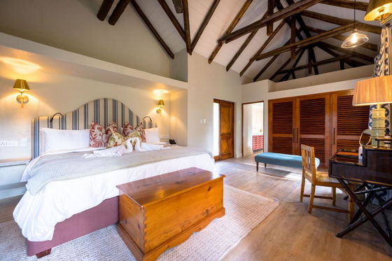 Guest suites with high ceilings. Luxury safari lodge Greater Kruger Guest suites with high ceilings. Luxury safari lodge Greater Kruger