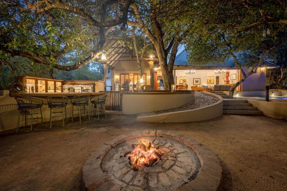 Campfire night! Big five safari lodge in Thornybush Game Reserve Campfire night! Big five safari lodge in Thornybush Game Reserve