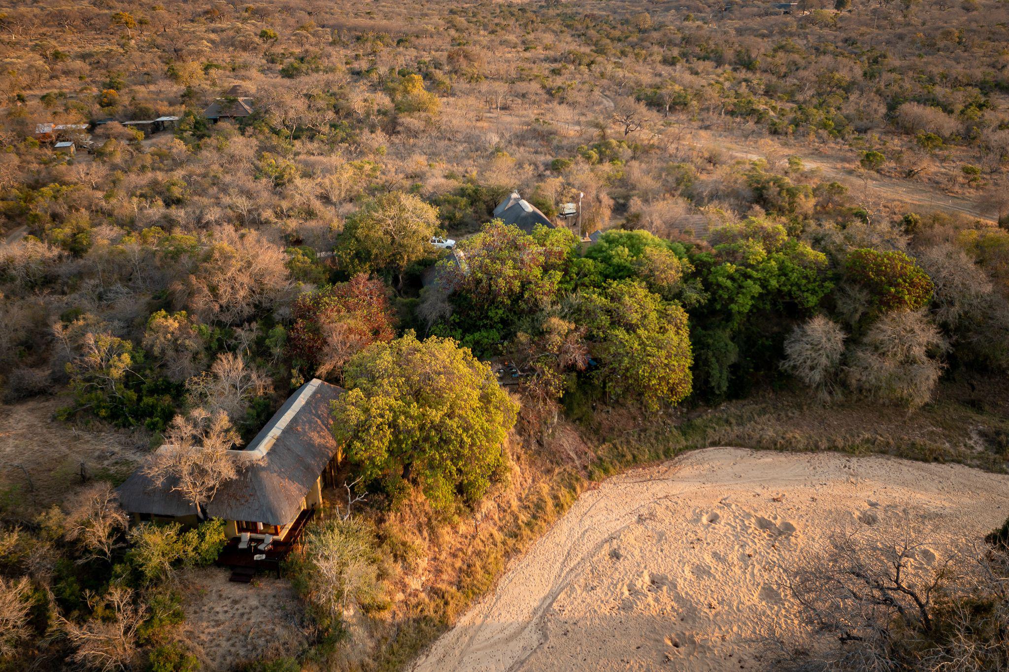 Shimungwe Lodge on the Timbavati river, Thornybush Game Reserve
