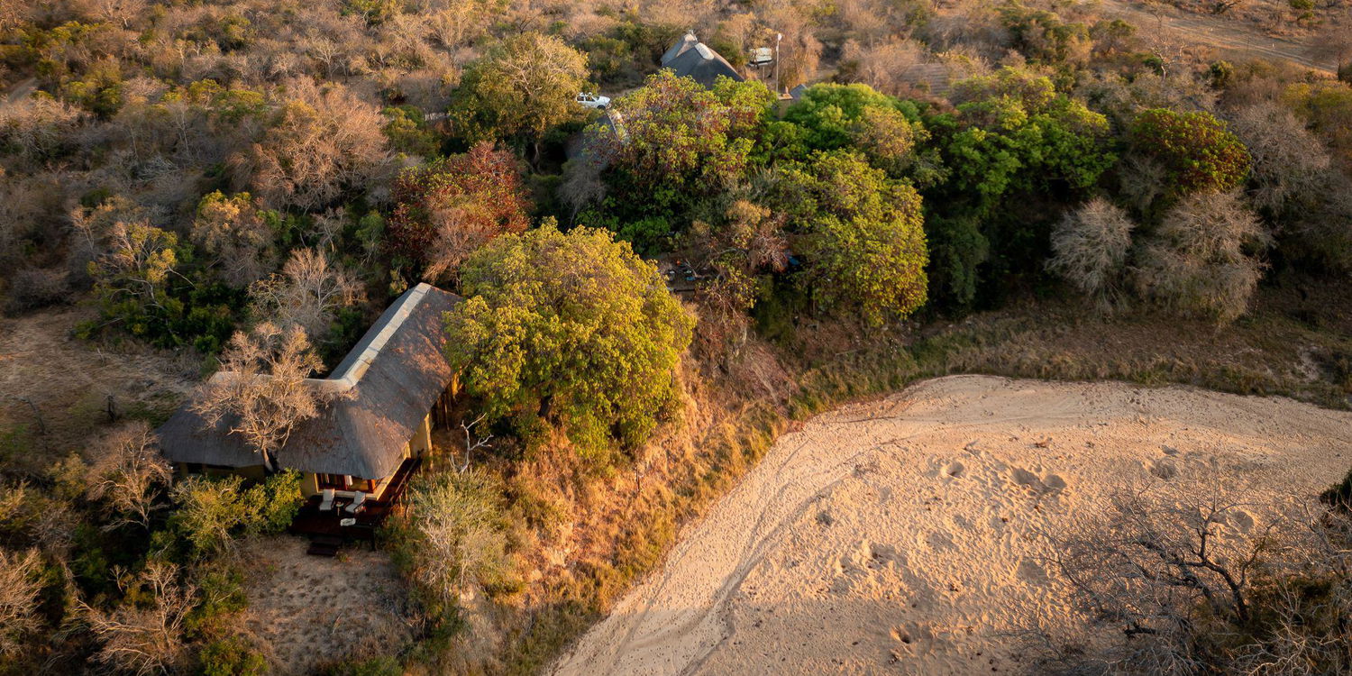 Shimungwe Lodge on the Timbavati river, Thornybush Game Reserve