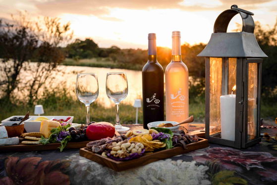 Sundowner drinks, Thornybush Game Reserve, Greater Kruger Sundowner drinks, Thornybush Game Reserve, Greater Kruger