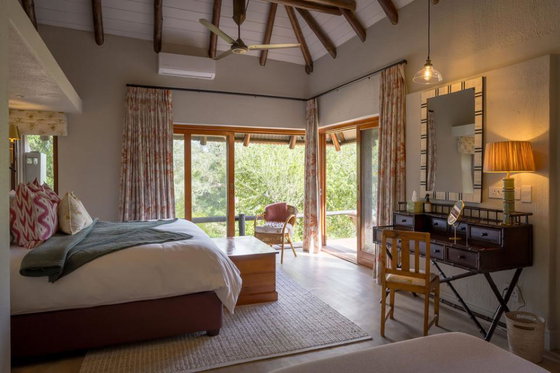 Welcoming guest suites. Luxury safari lodge in Greater Kruger.