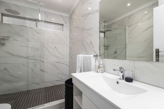 Main en suite
