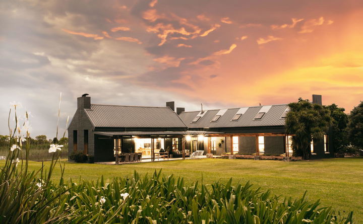 Rockwood Farmhouse, Karkloof, Accommodation for 8 adults