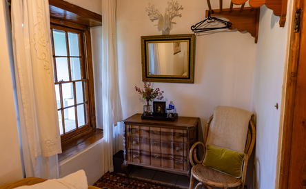 Luxury 5th heritage single bed bedroom