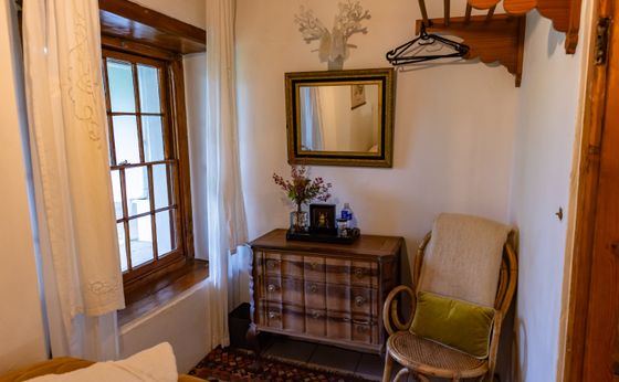 Luxury 5th heritage single bed bedroom