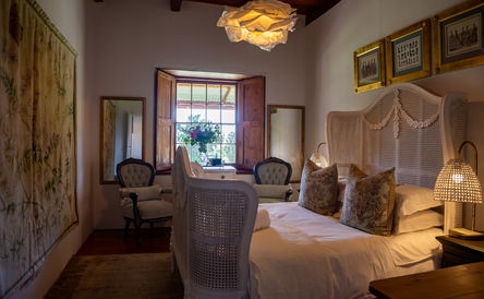 Deluxe authentic queen bedroom