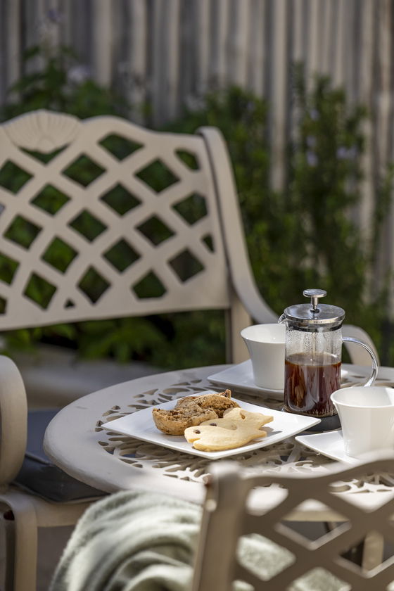 Private patio with gas BBQ/braai, King bed or twin beds, en-suite bathroom.